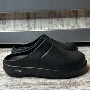 OOFOS UNISEX OOCLOOG CLOG - BLACK